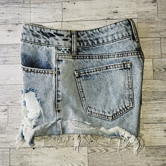 Forever 21 Juniors 27 Distressed Medium Wash Denim Blue Shorts Summer Shorts - Picture 1 of 6